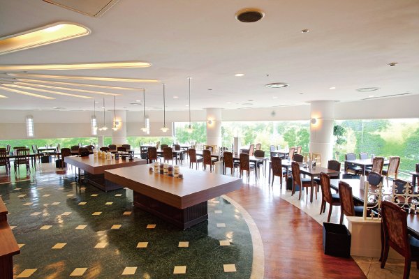 レストラン「グリーンビレッジ」