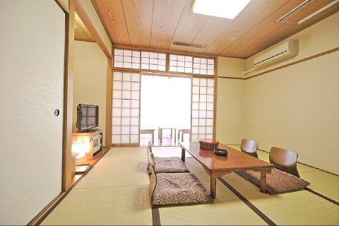 和室8畳（最大4名）