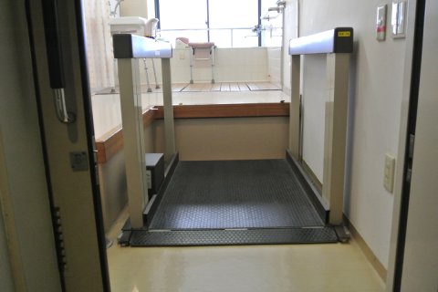 障がい者浴室リフト