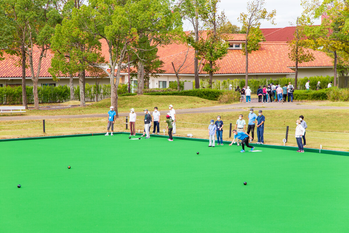 ローンボウルズ場