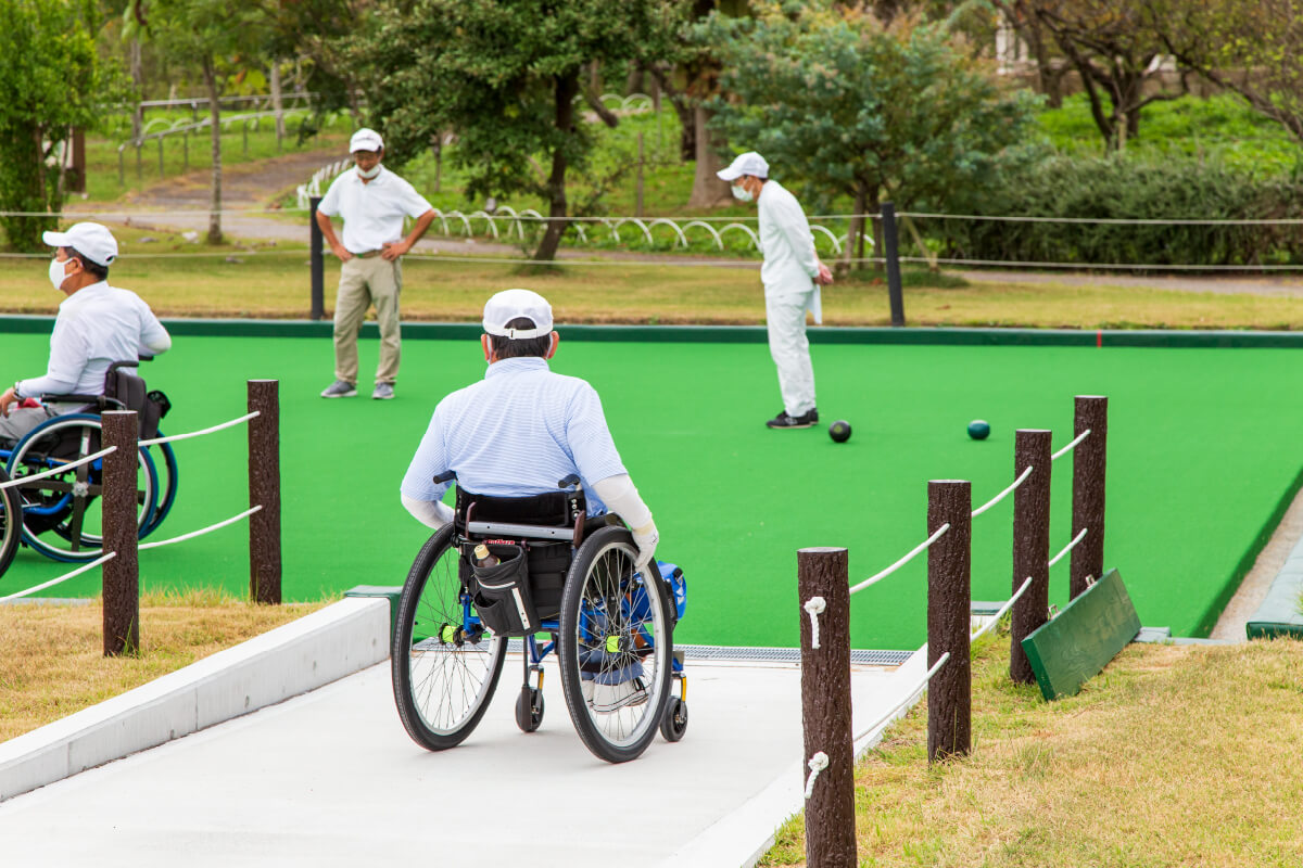 ローンボウルズ場