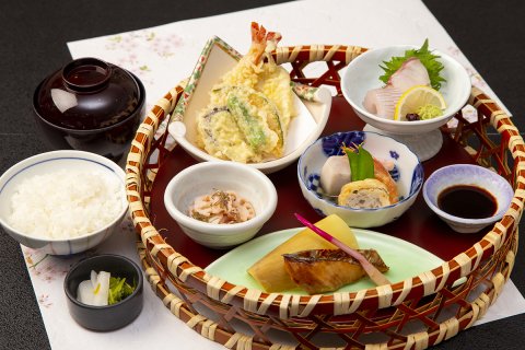 グリーンビレッジ 季節の花かご膳（昼）