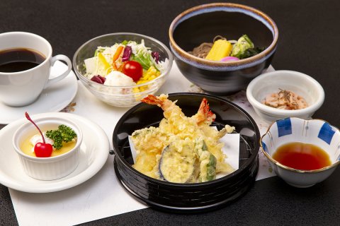 グリーンビレッジ 天ぷらとそば膳（昼）